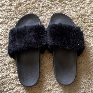 Black Faux fur sandals